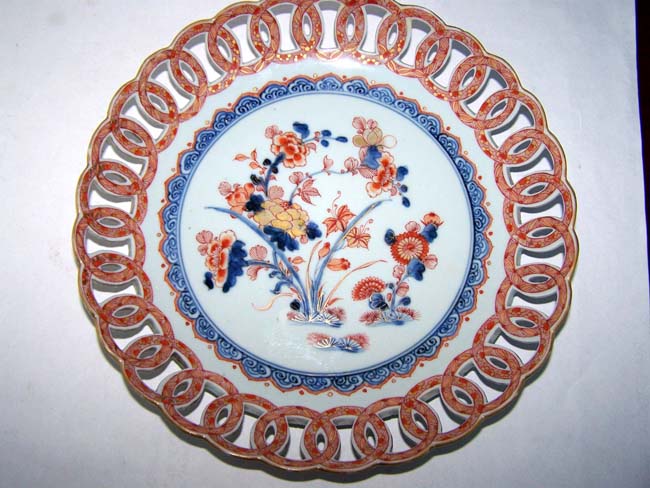A fine 18th century Chinese Export Imari Reticulated Plate, Yung Cheng Period, circa 1725
